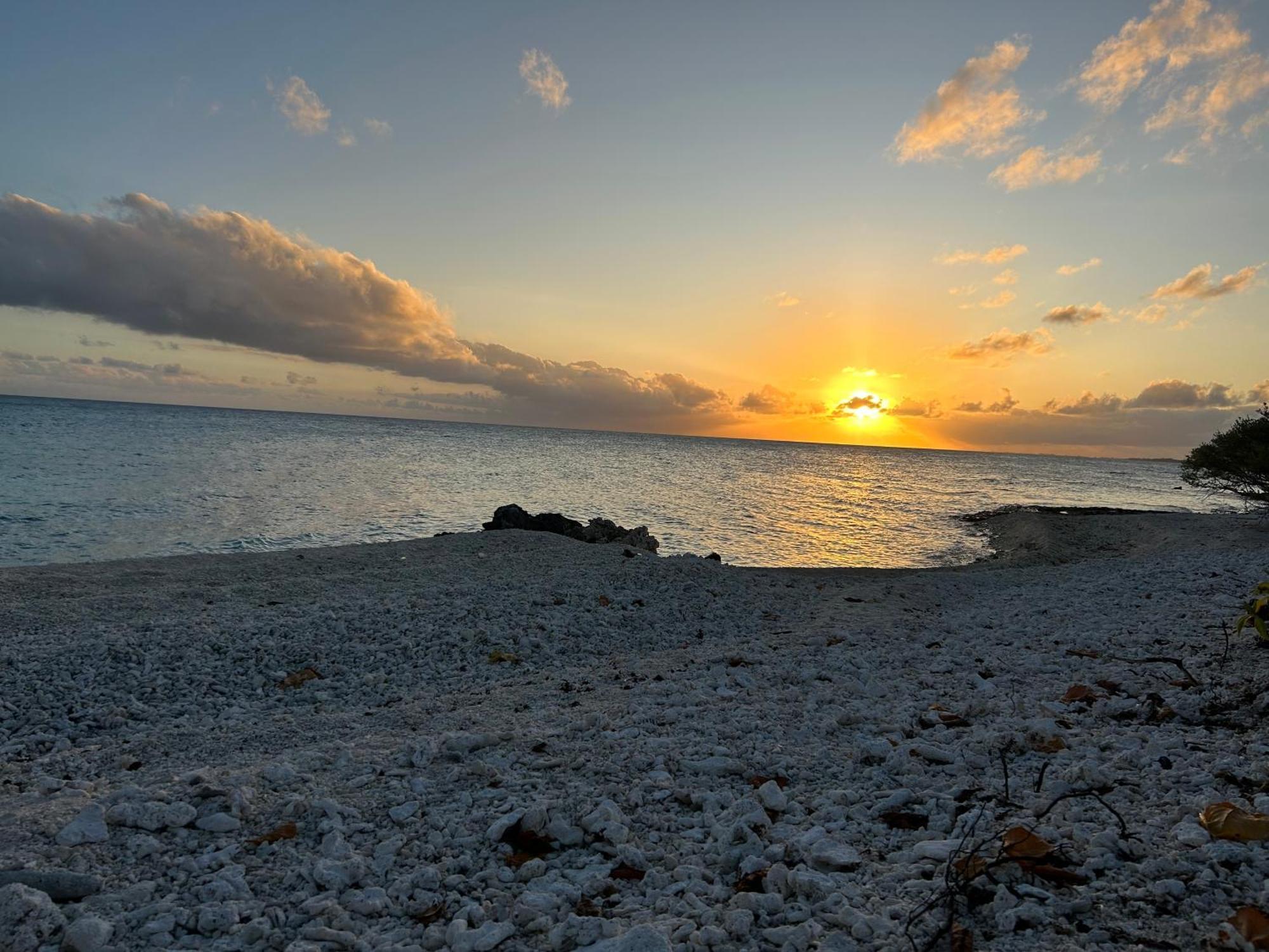 Rangiroa Bliss Hotel Tiputa Bagian luar foto
