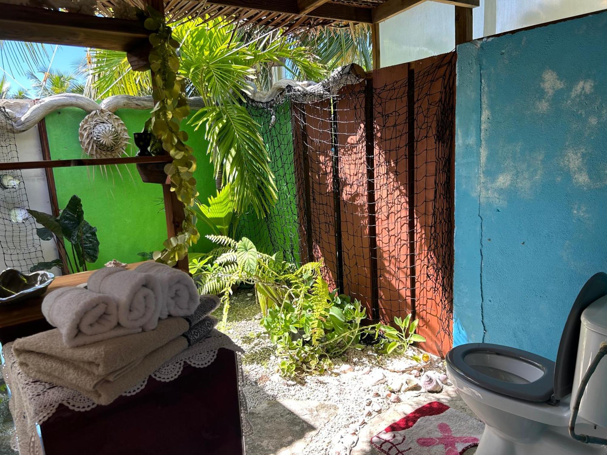 Rangiroa Bliss Hotel Tiputa Bagian luar foto