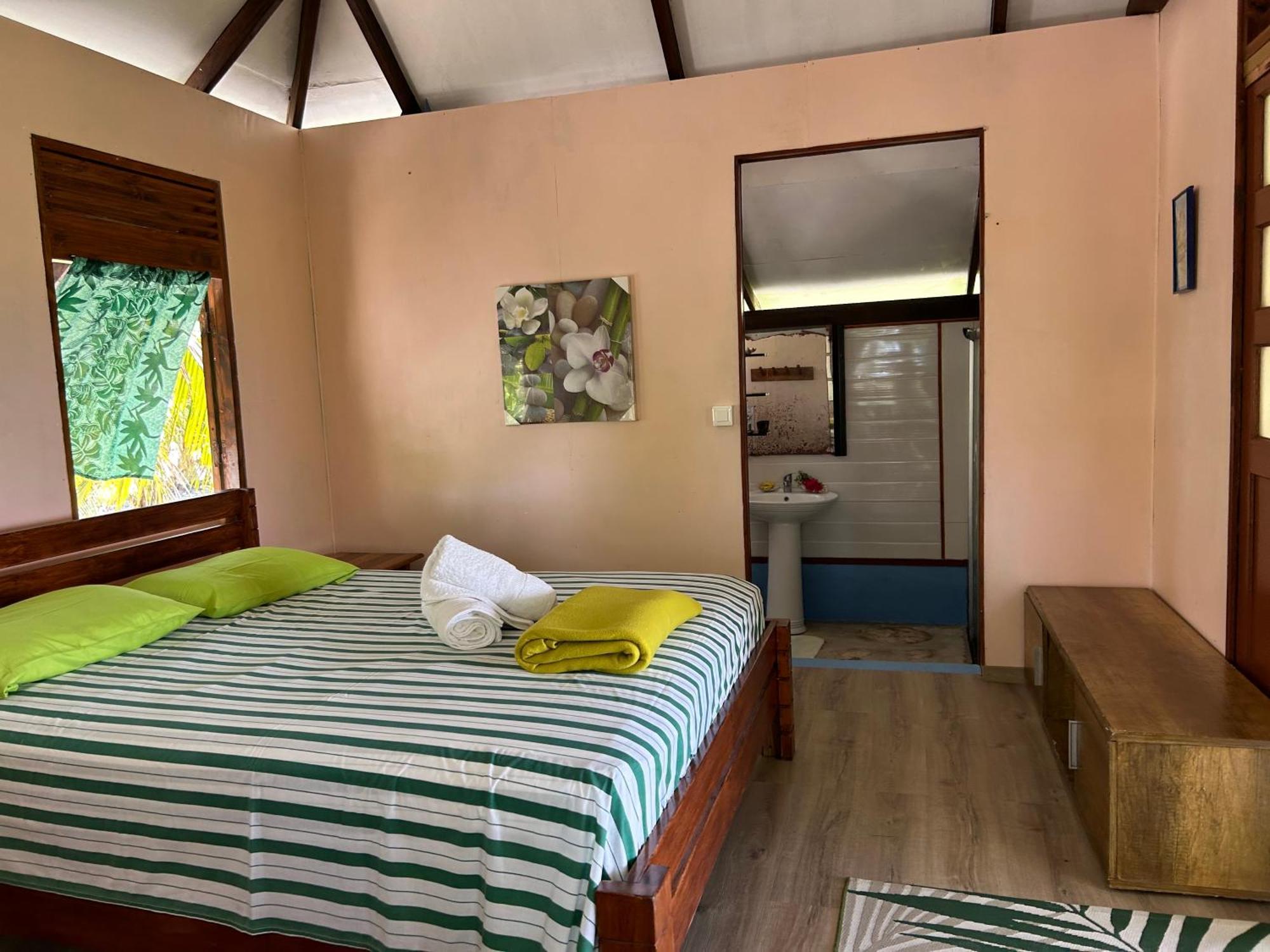 Rangiroa Bliss Hotel Tiputa Bagian luar foto