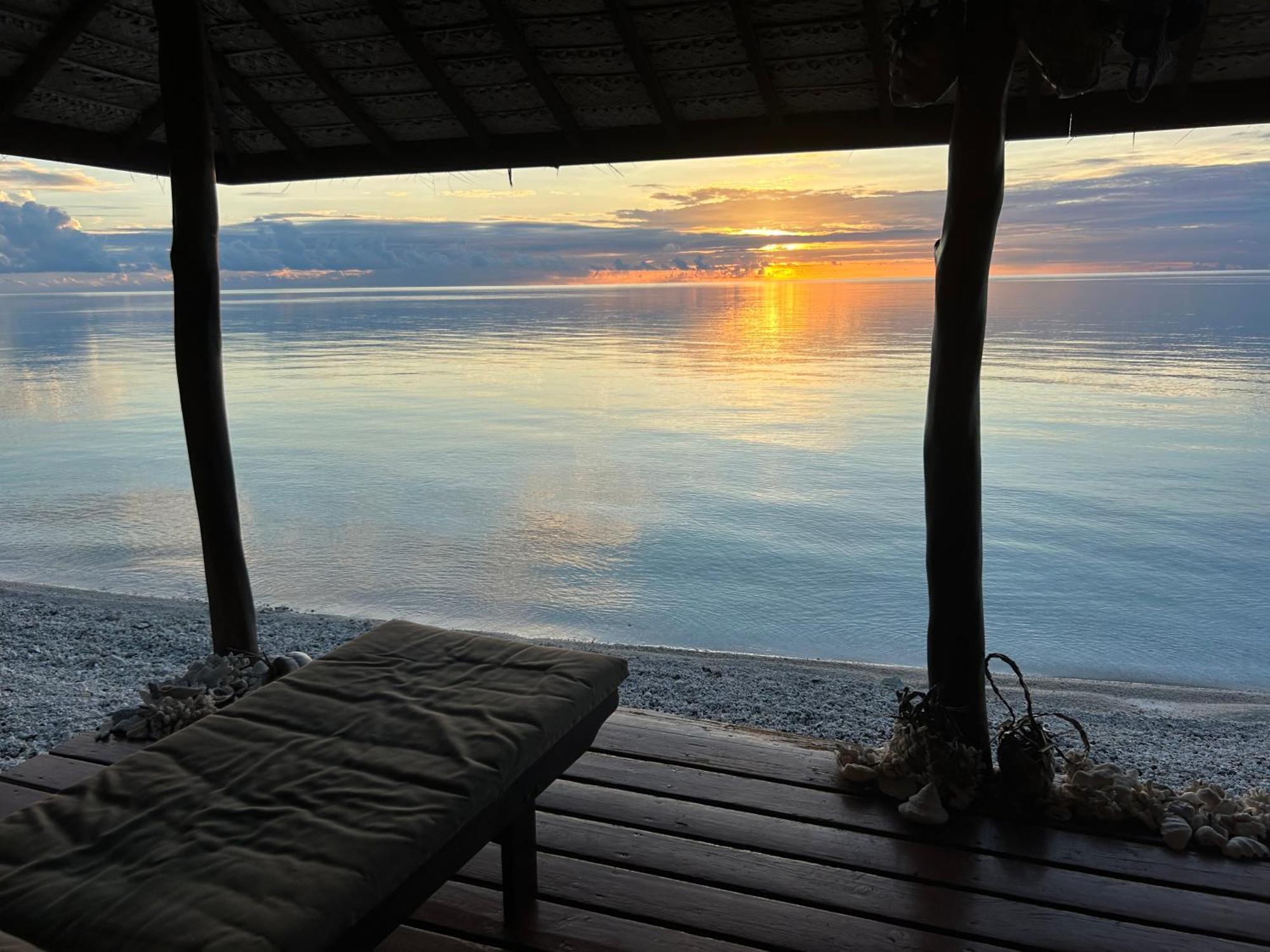 Rangiroa Bliss Hotel Tiputa Bagian luar foto