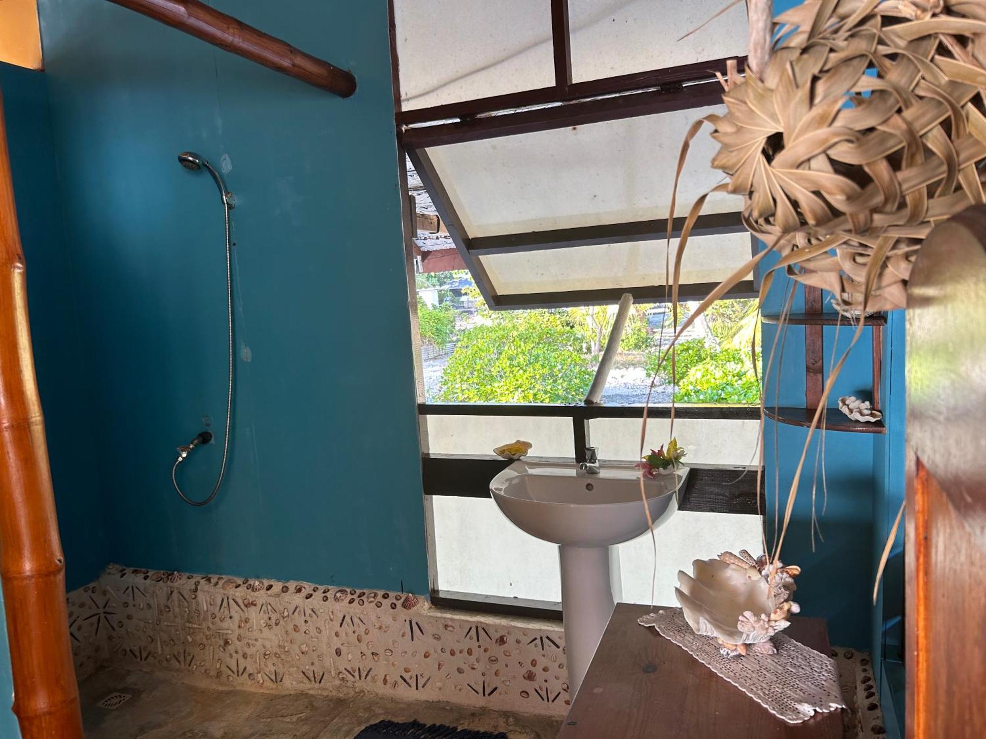 Rangiroa Bliss Hotel Tiputa Bagian luar foto