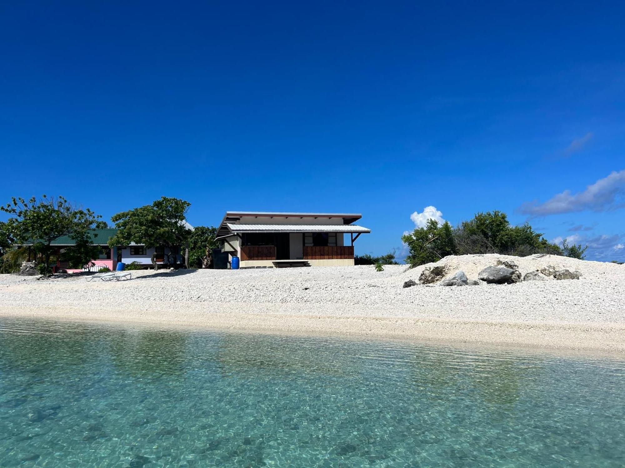 Rangiroa Bliss Hotel Tiputa Bagian luar foto