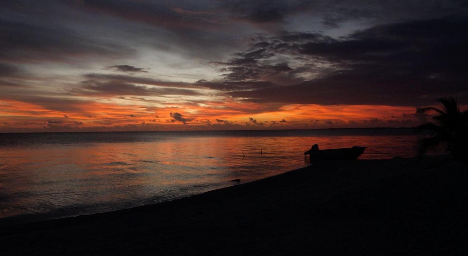 Rangiroa Bliss Hotel Tiputa Bagian luar foto