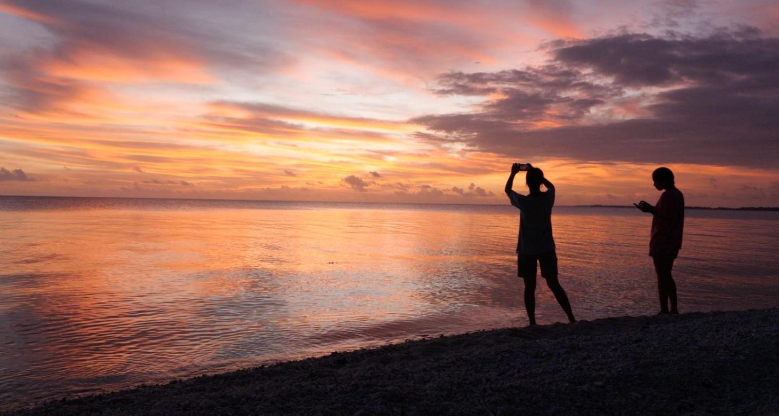 Rangiroa Bliss Hotel Tiputa Bagian luar foto